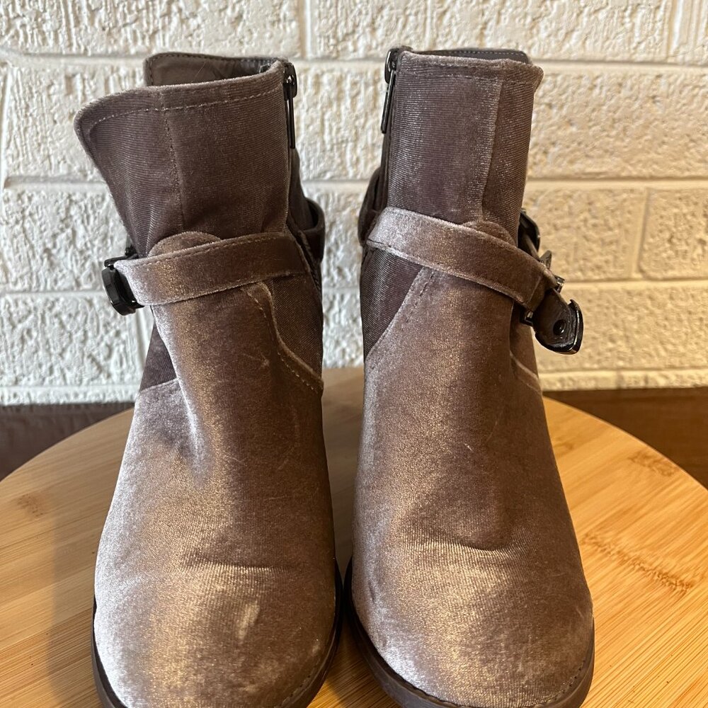 Not Rated Jibu Velvet Ankle Boot Ultra High Heels Size 9M - Picture 3 of 9